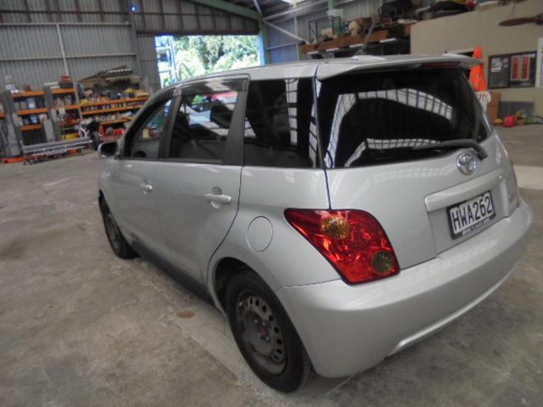 Photo '4' of Toyota IST