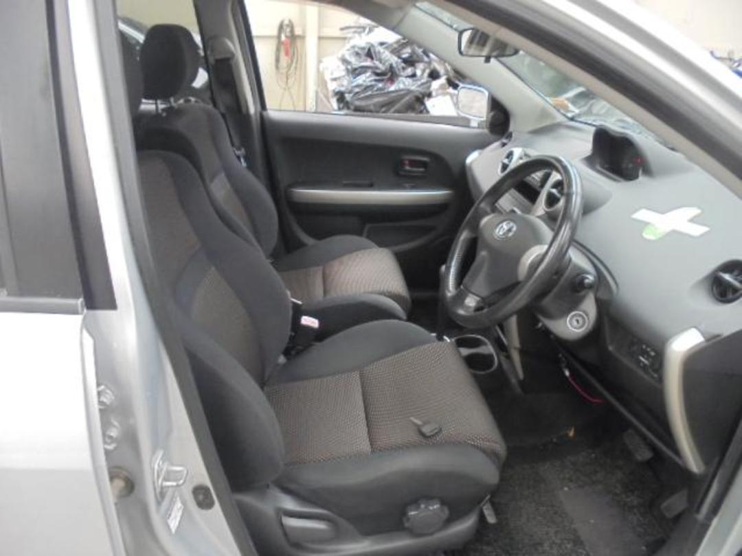 Photo '6' of Toyota IST