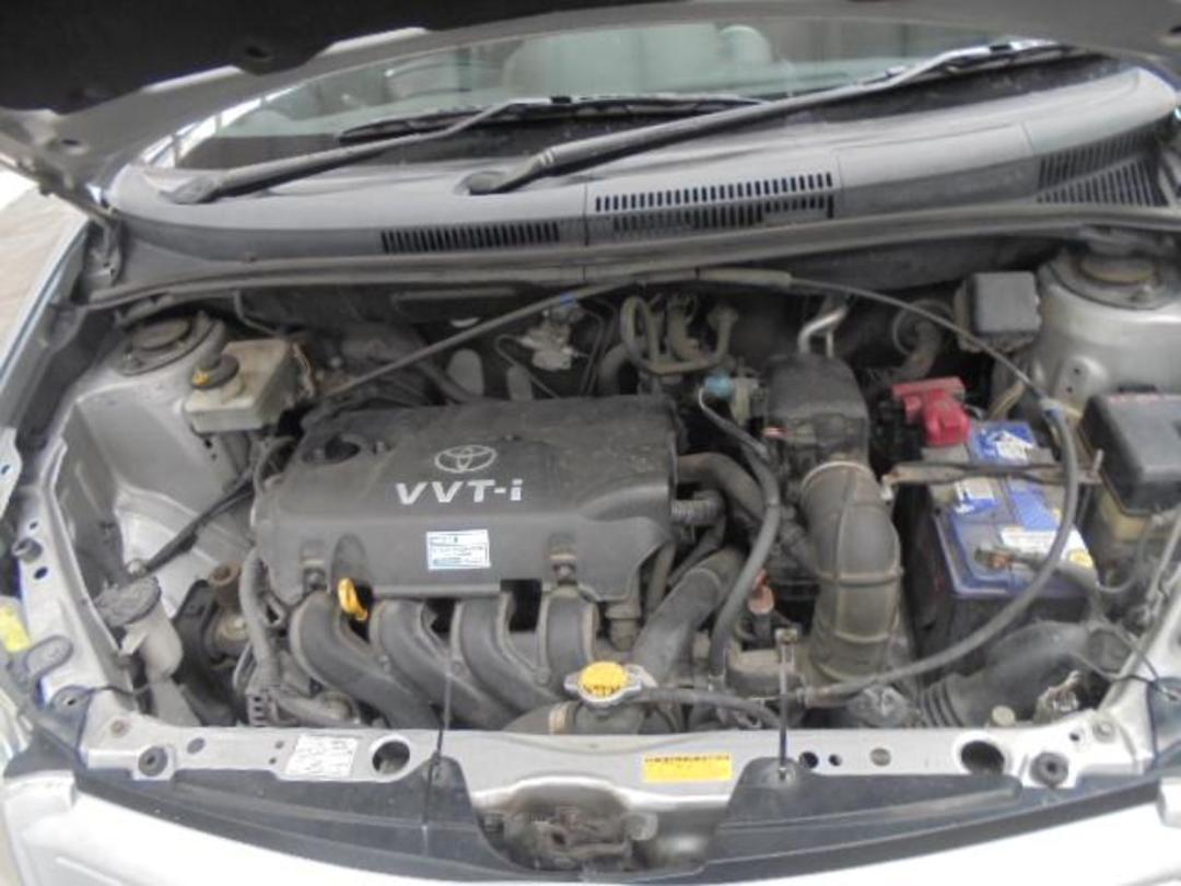 Photo '8' of Toyota IST