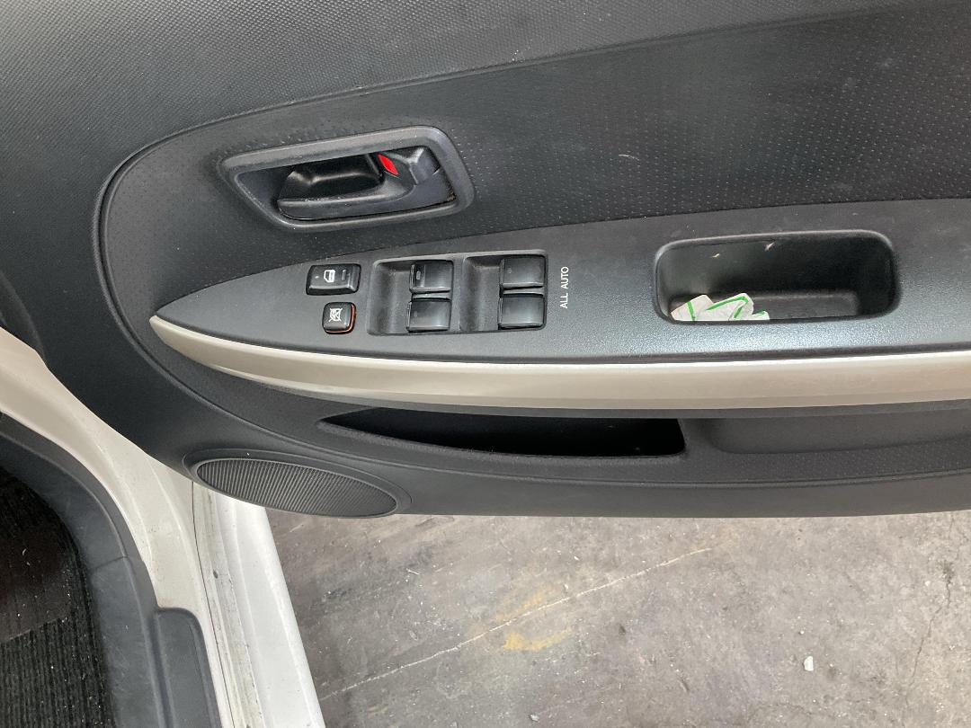 Photo '8' of Toyota IST