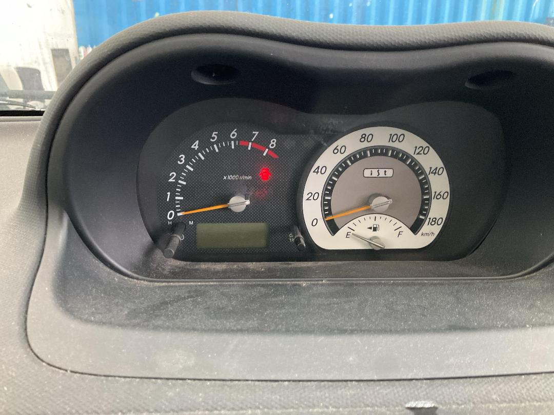 Photo '10' of Toyota IST