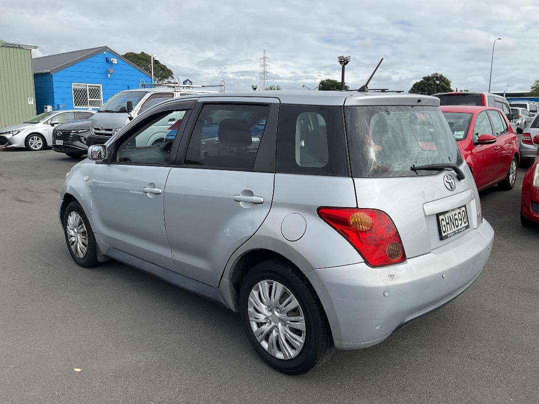 Photo '5' of Toyota IST