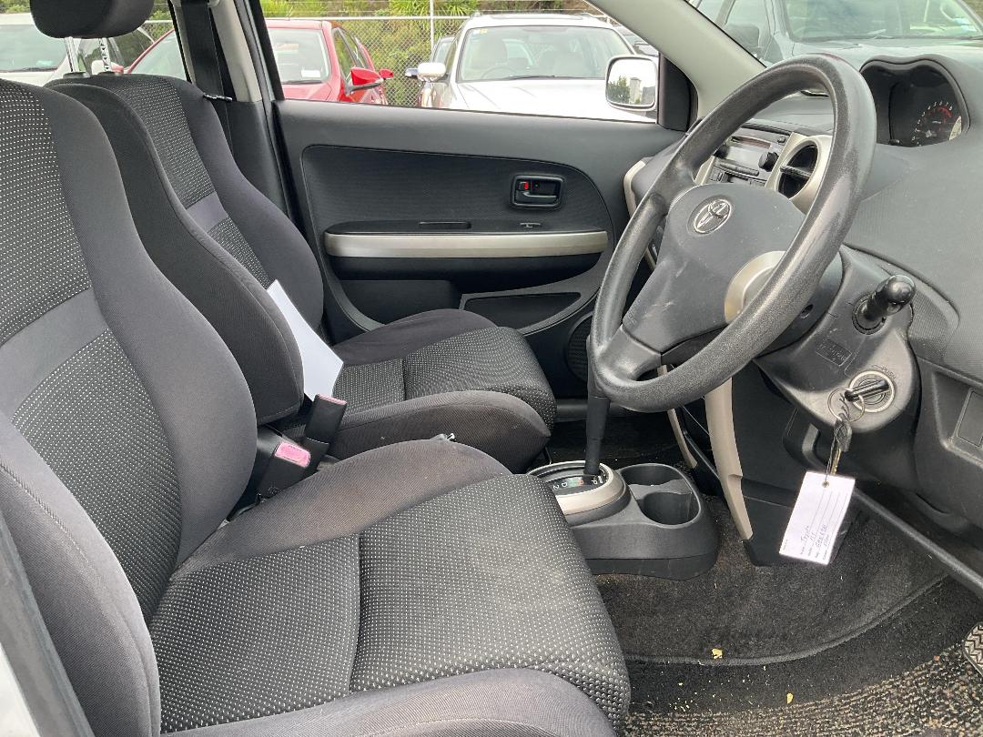 Photo '6' of Toyota IST