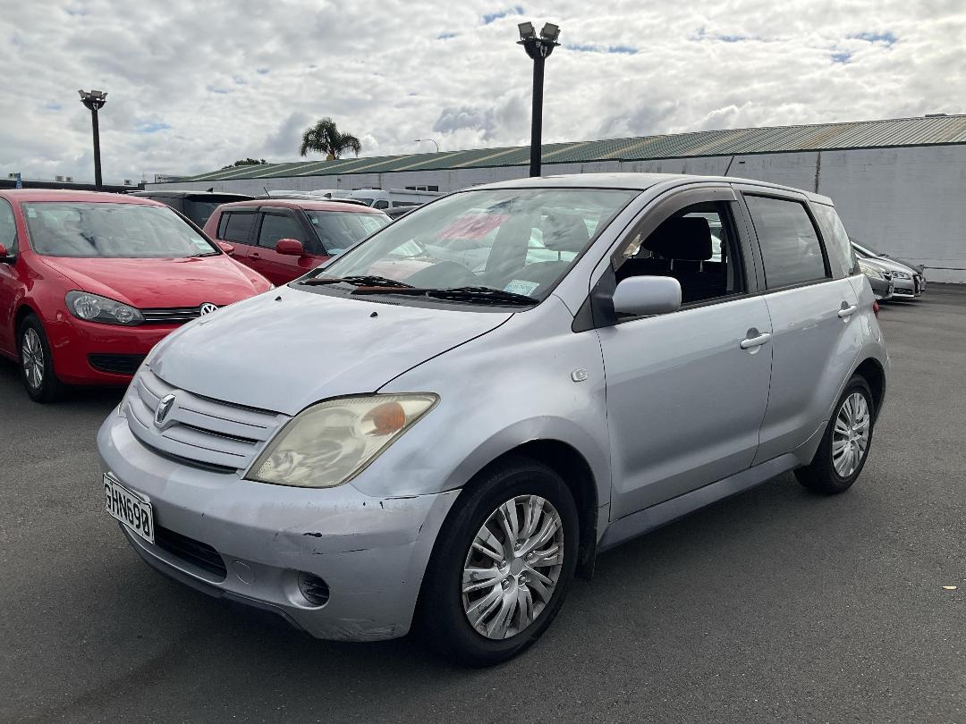 Photo '3' of Toyota IST