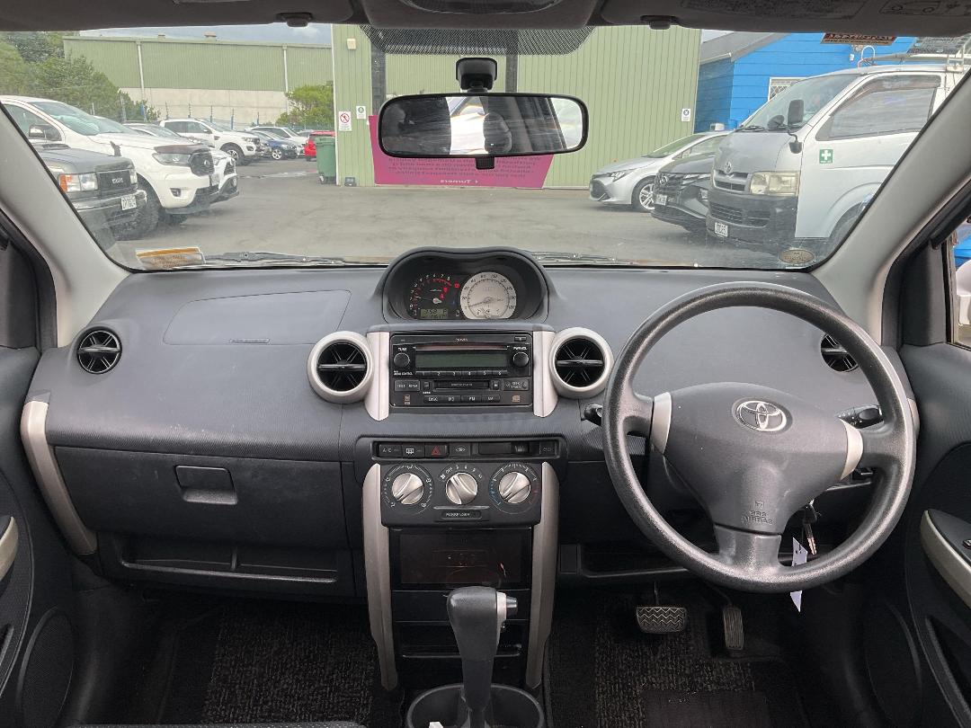 Photo '10' of Toyota IST