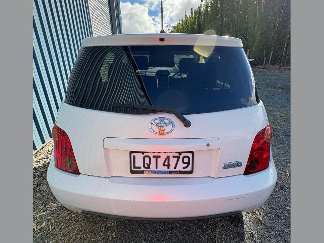 Photo '10' of Toyota IST