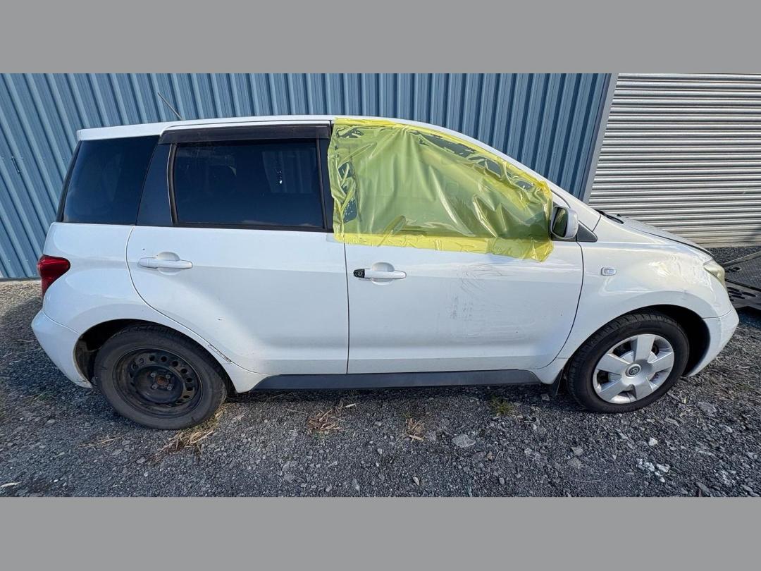 Photo '11' of Toyota IST