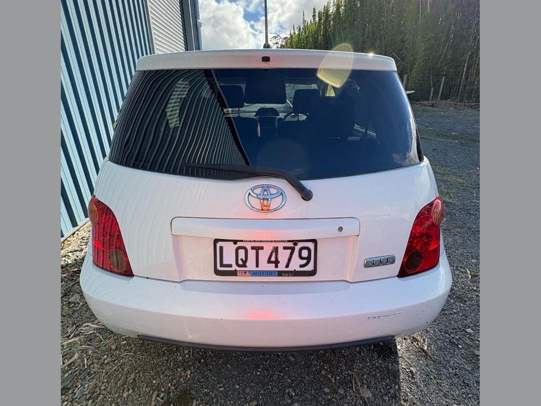 Photo '6' of Toyota IST