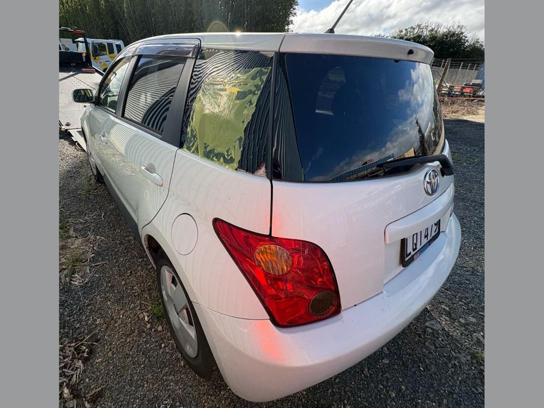 Photo '8' of Toyota IST