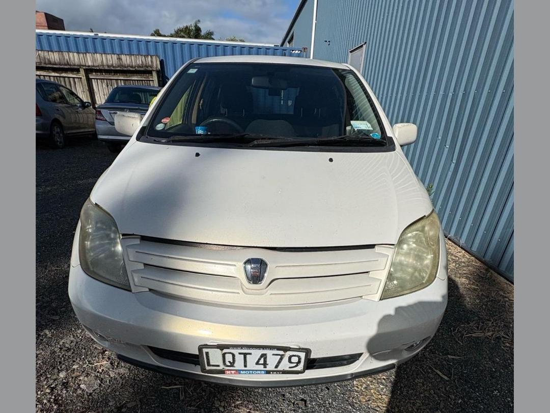 Photo '4' of Toyota IST