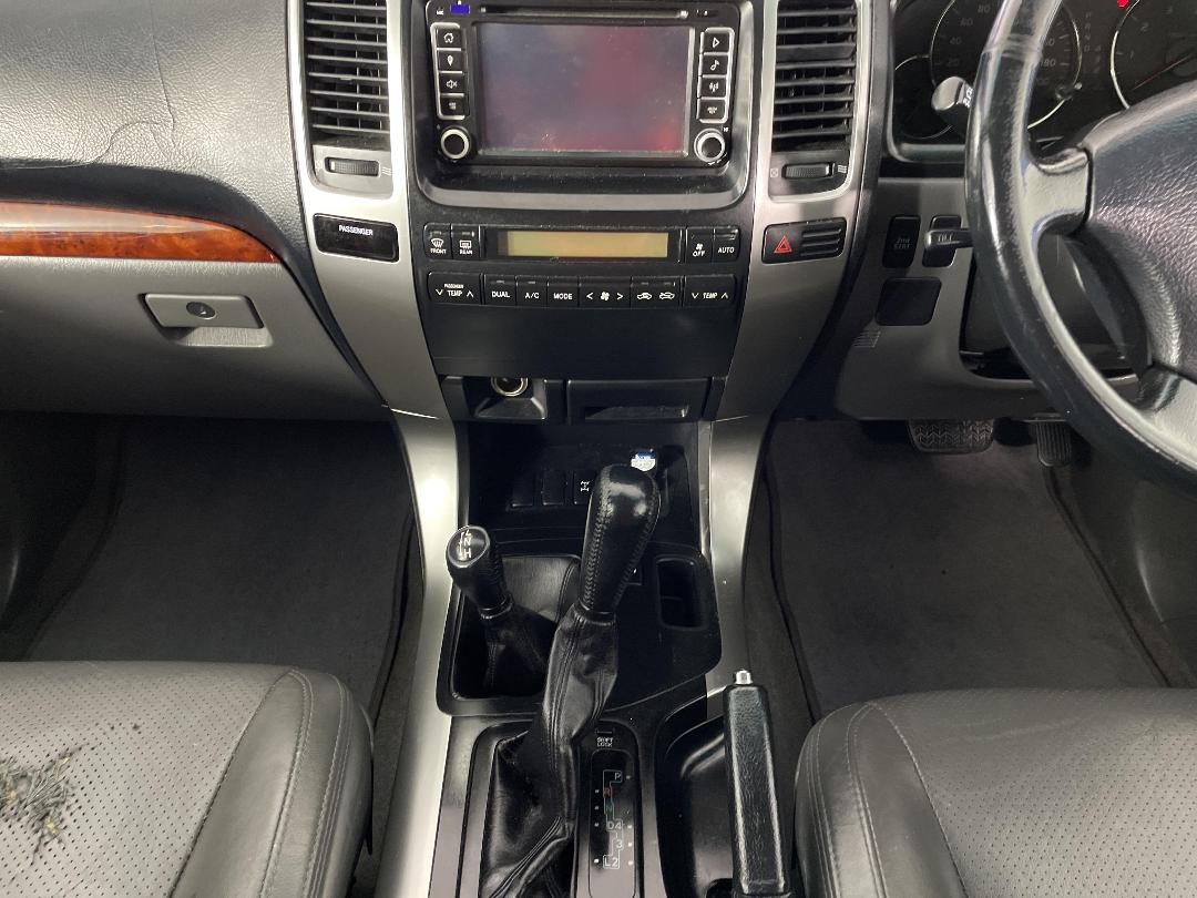 Photo '18' of Toyota Landcruiser Prado