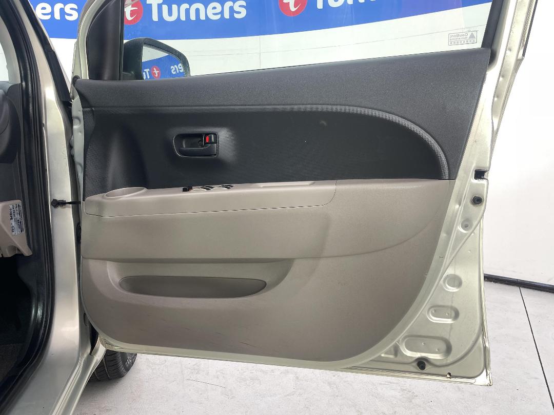 Photo '15' of Toyota Passo