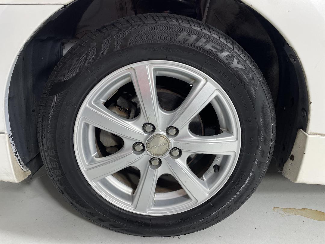 Photo '10' of Toyota Prius