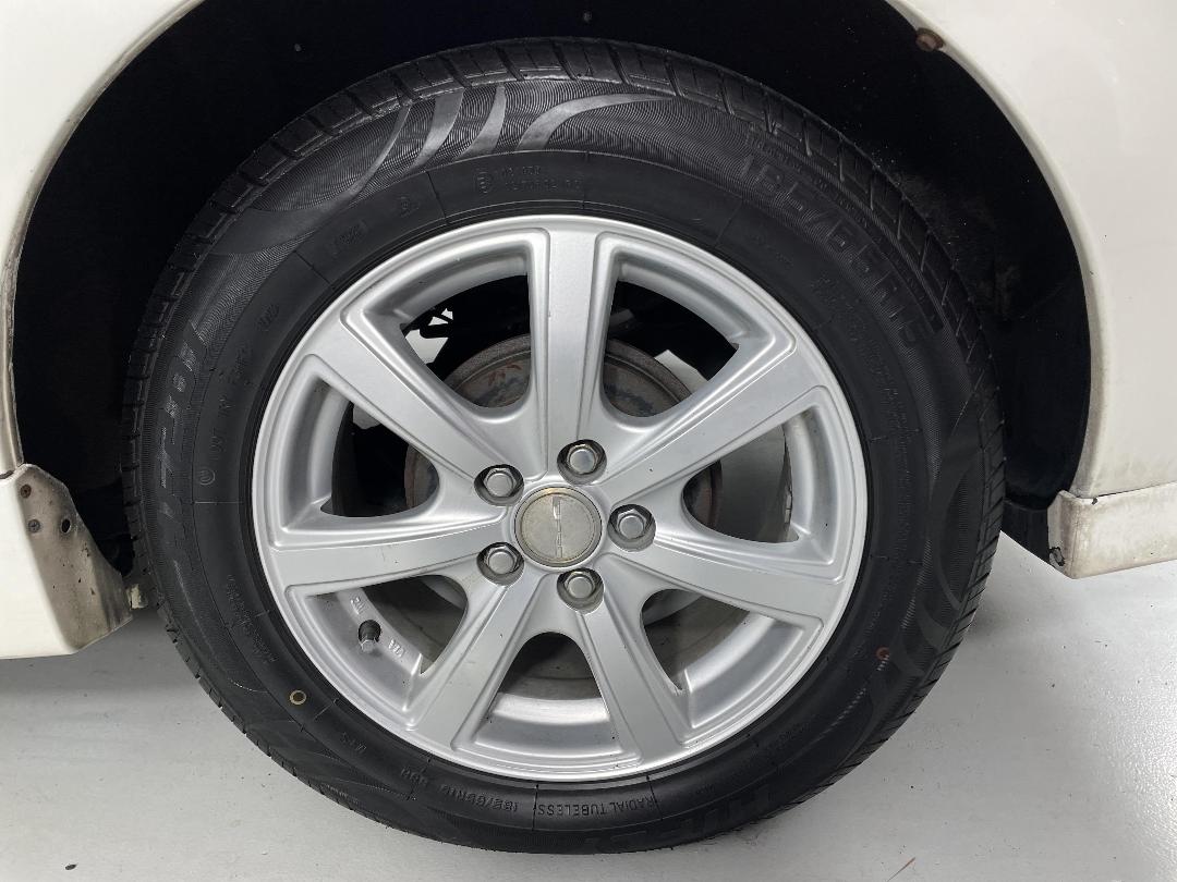 Photo '11' of Toyota Prius