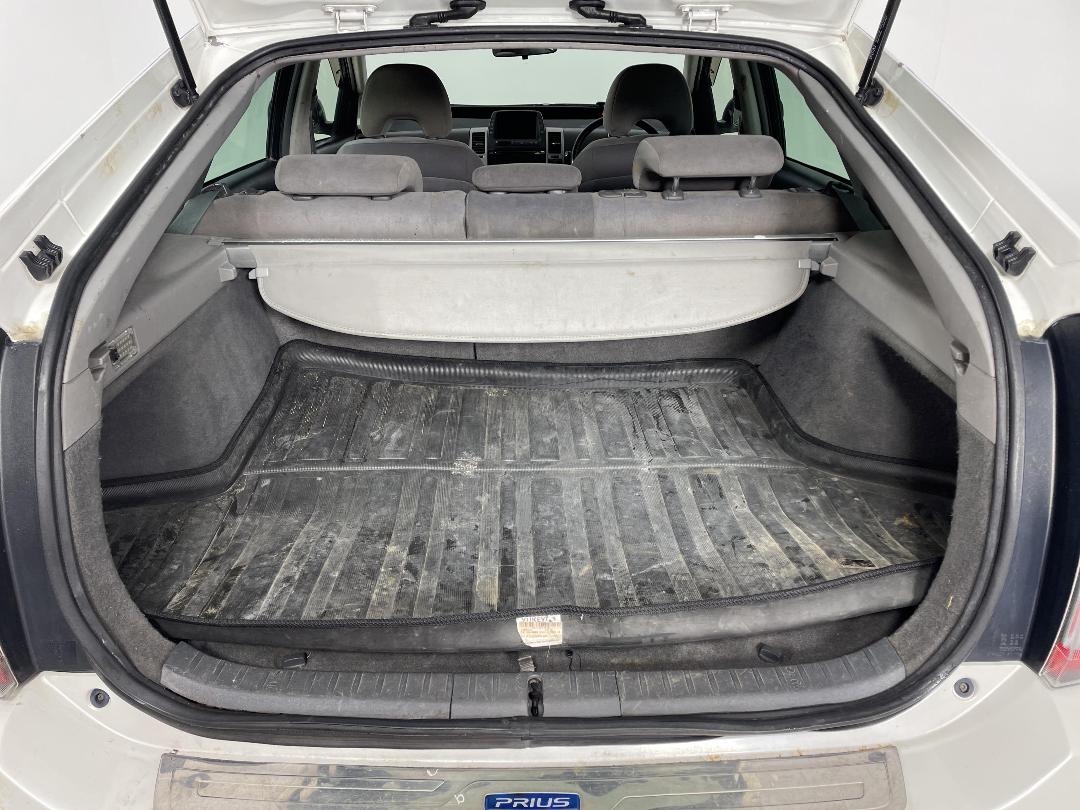 Photo '14' of Toyota Prius