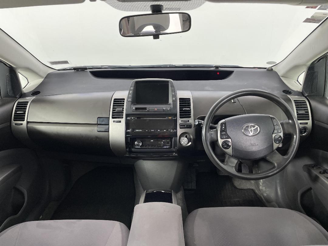 Photo '17' of Toyota Prius