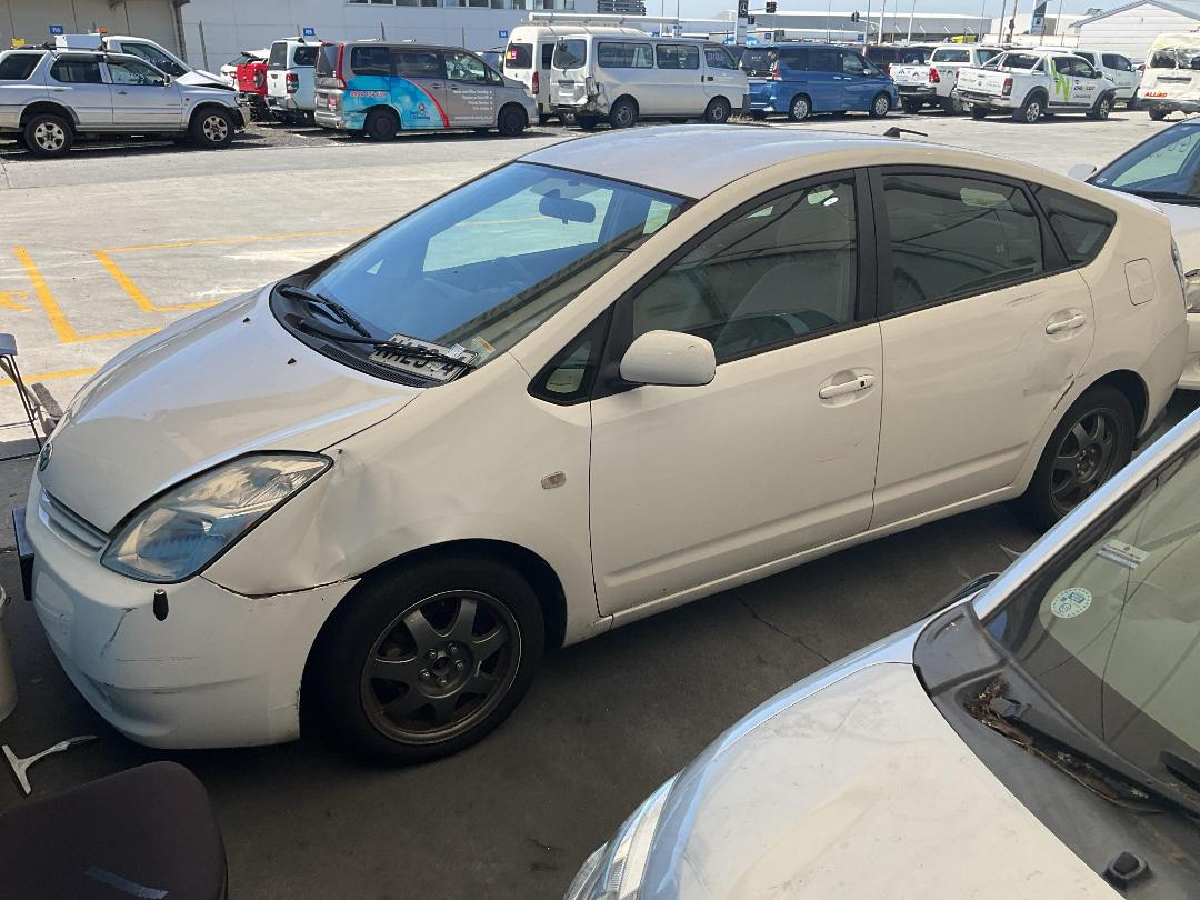 Photo '4' of Toyota Prius Hybrid Photo '4' of Toyota Prius Hybrid