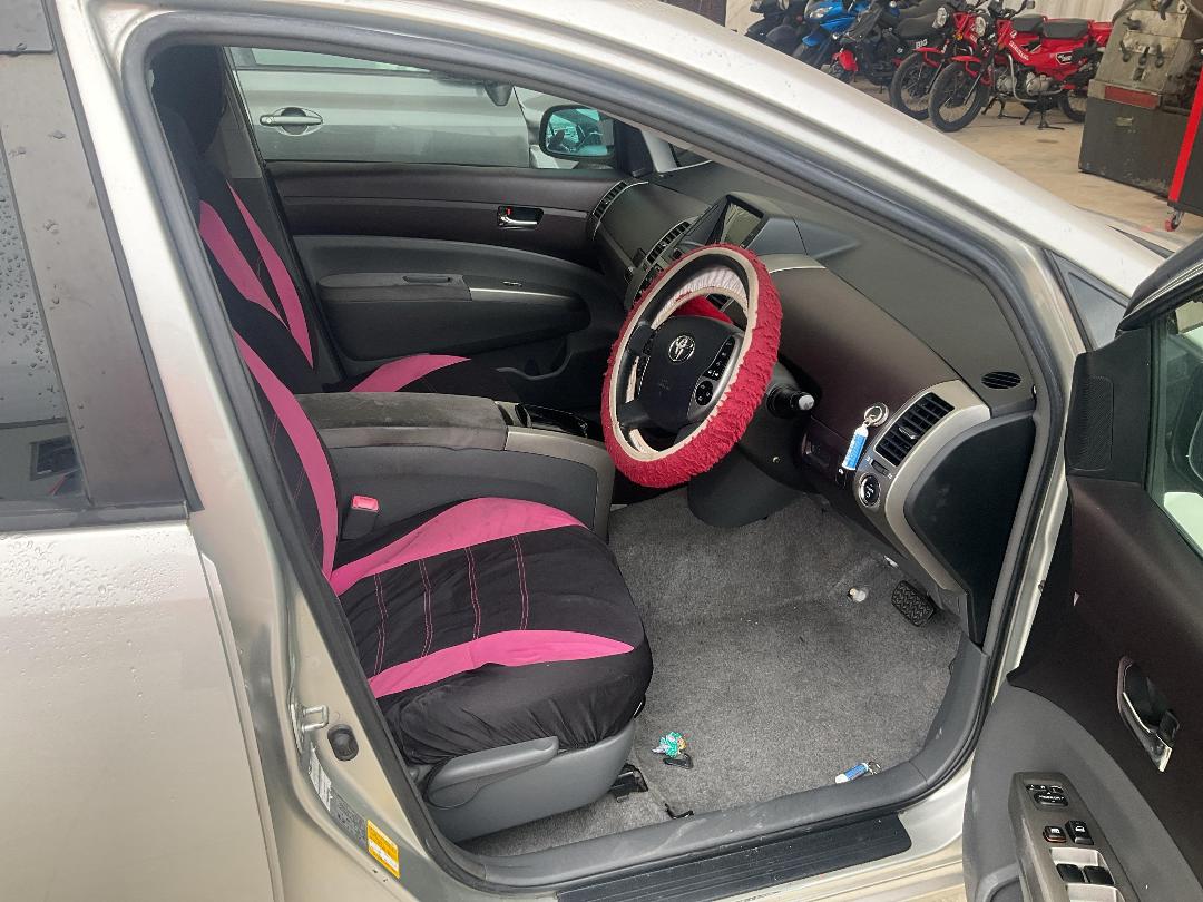 Photo '10' of Toyota Prius