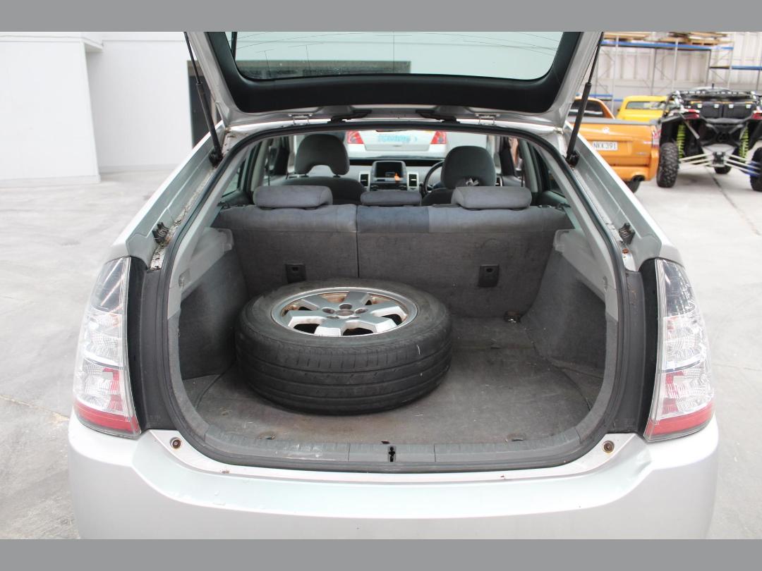 Photo '8' of Toyota Prius