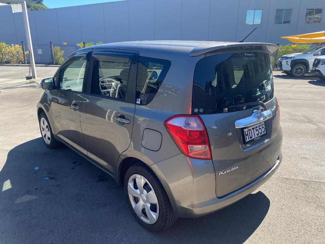 Photo '3' of Toyota Ractis Photo '3' of Toyota Ractis