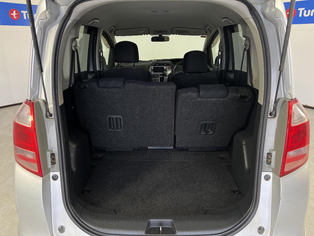 Photo '14' of Toyota Ractis Photo '14' of Toyota Ractis