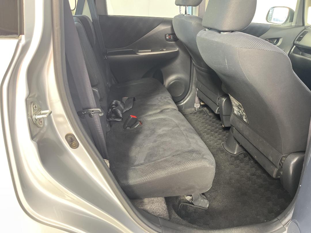 Photo '20' of Toyota Ractis Photo '20' of Toyota Ractis