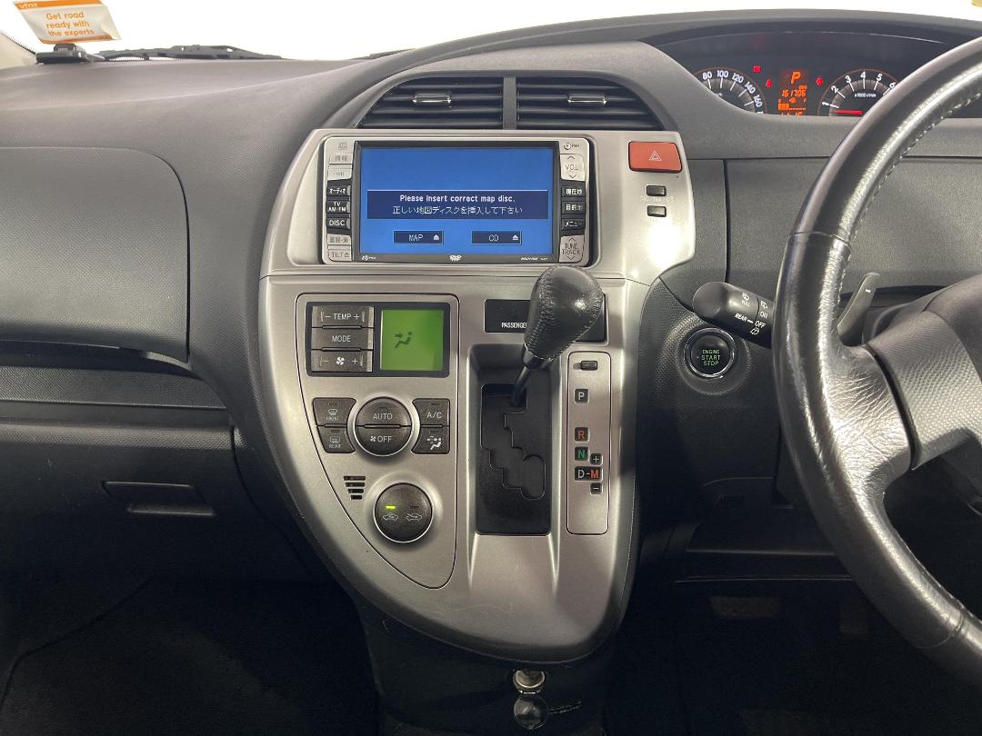 Photo '18' of Toyota Ractis Photo '18' of Toyota Ractis