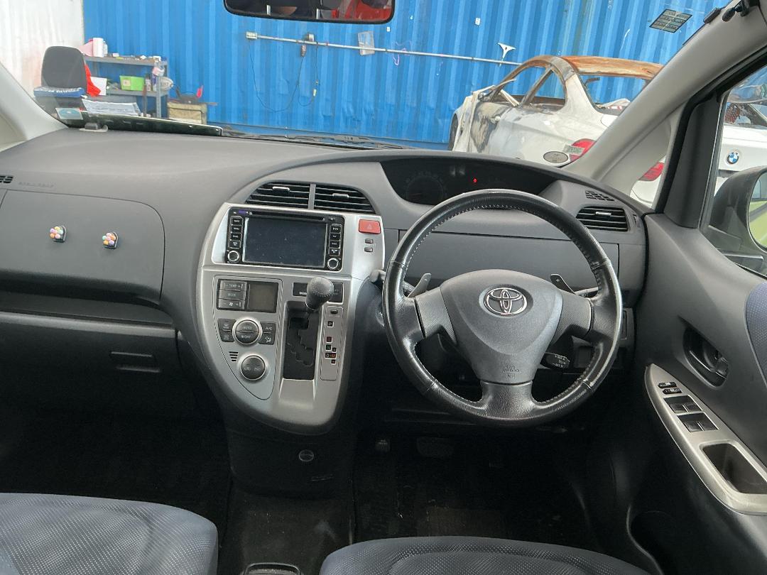 Photo '8' of Toyota Ractis Photo '8' of Toyota Ractis