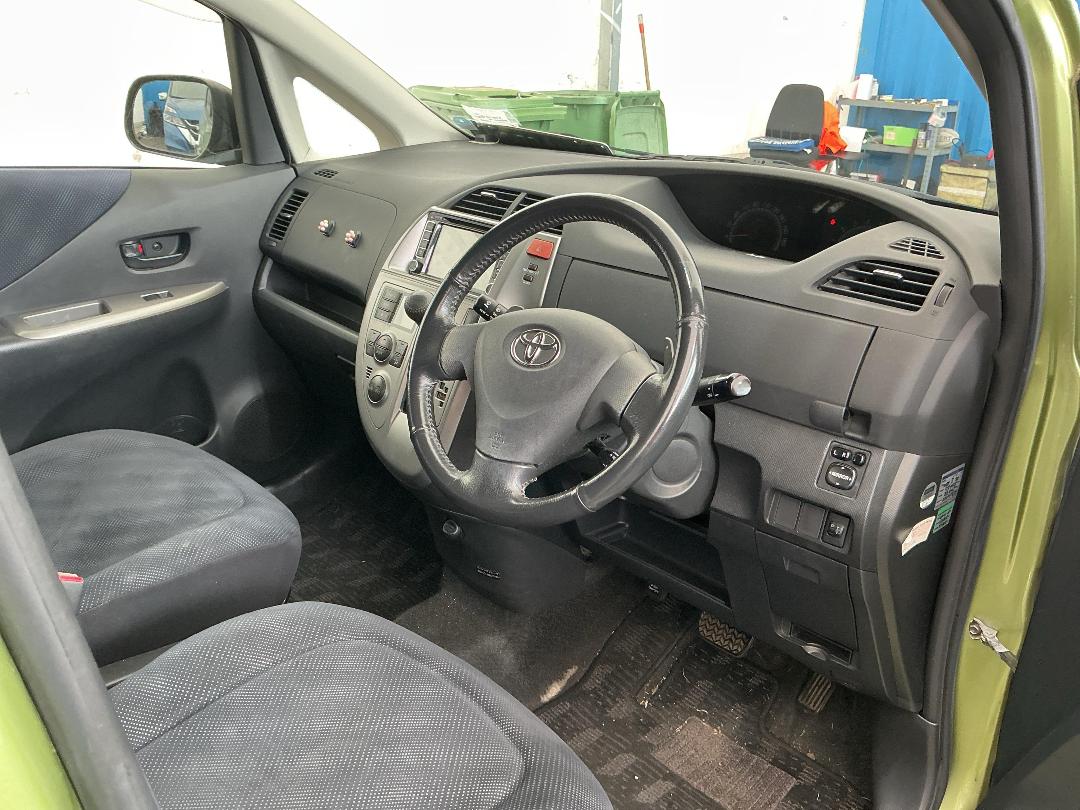 Photo '24' of Toyota Ractis Photo '24' of Toyota Ractis