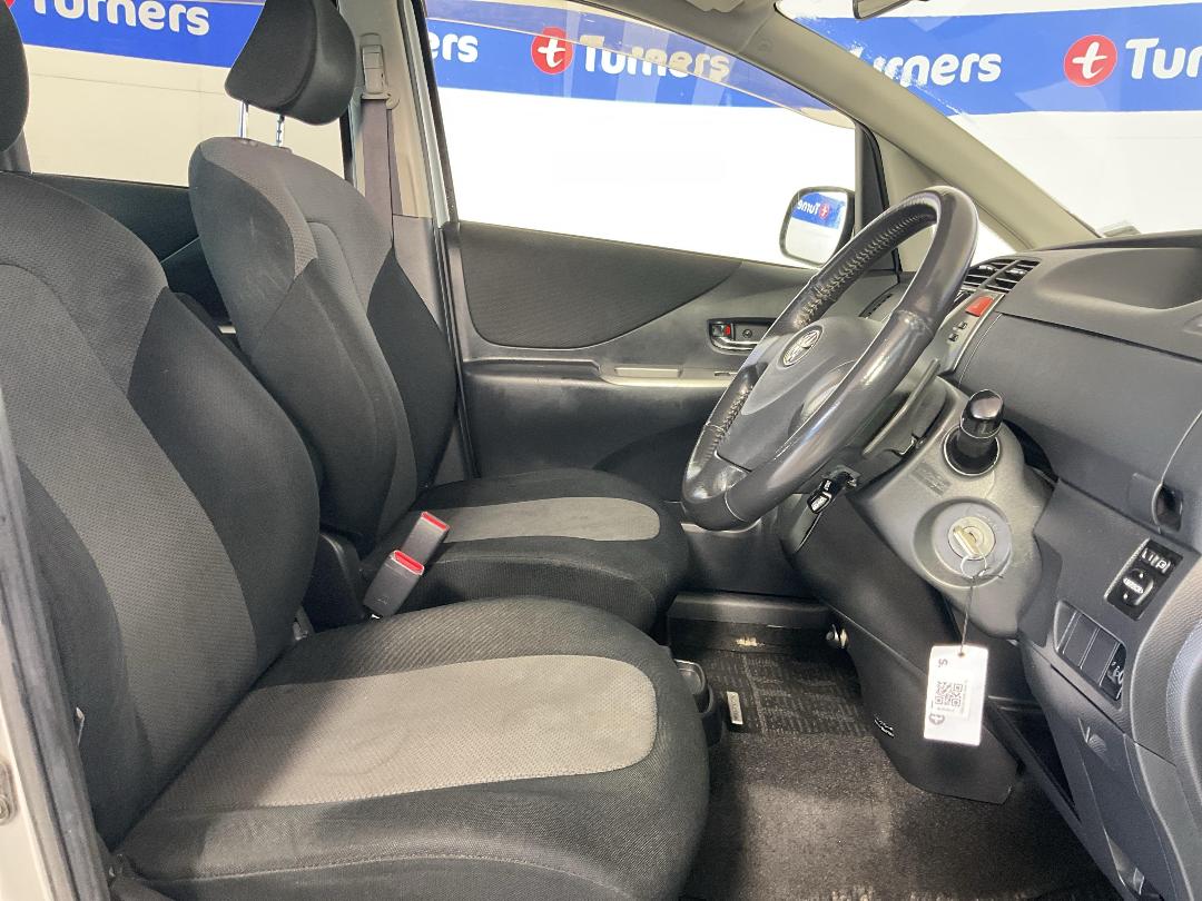 Photo '16' of Toyota Ractis Photo '16' of Toyota Ractis