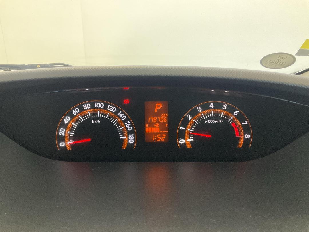 Photo '21' of Toyota Ractis Photo '21' of Toyota Ractis