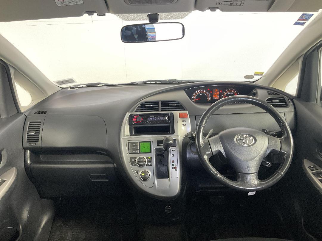 Photo '17' of Toyota Ractis Photo '17' of Toyota Ractis