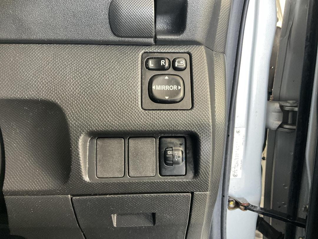 Photo '29' of Toyota Ractis Photo '29' of Toyota Ractis