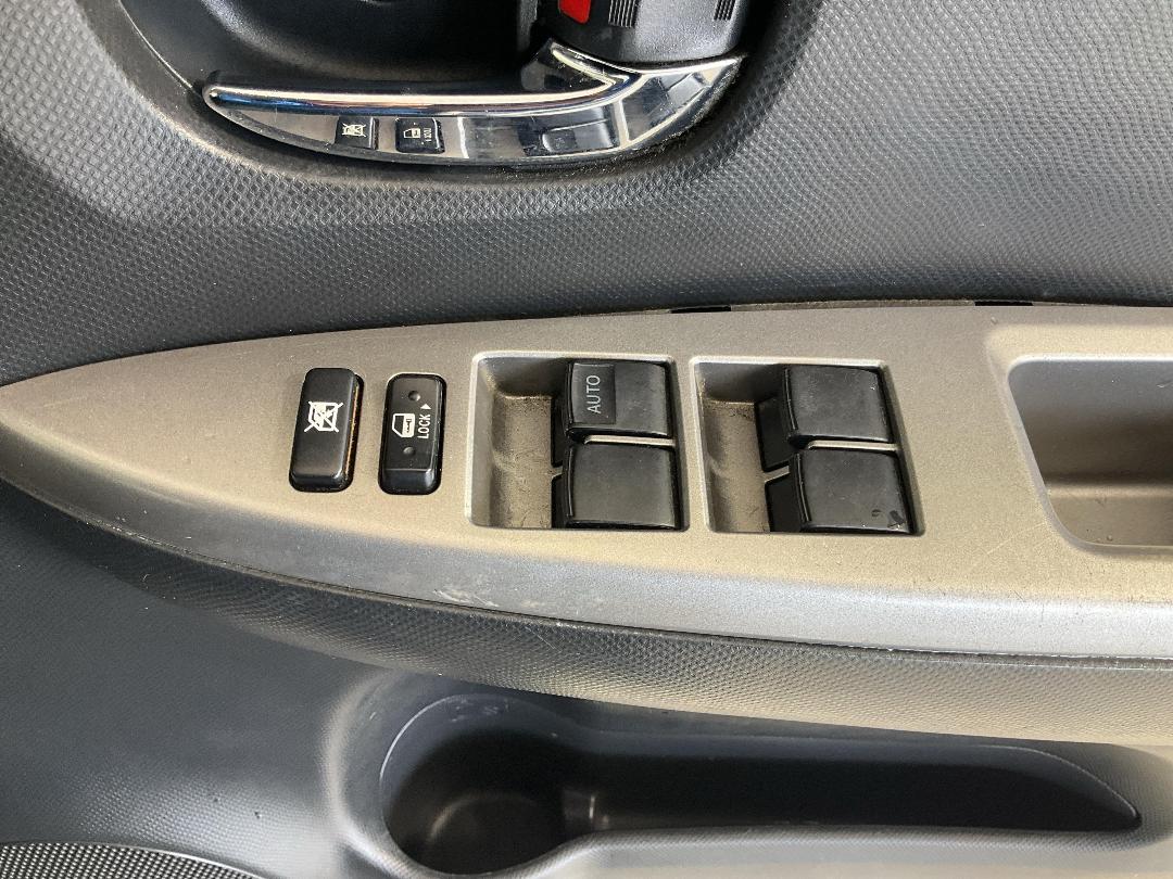 Photo '30' of Toyota Ractis Photo '30' of Toyota Ractis