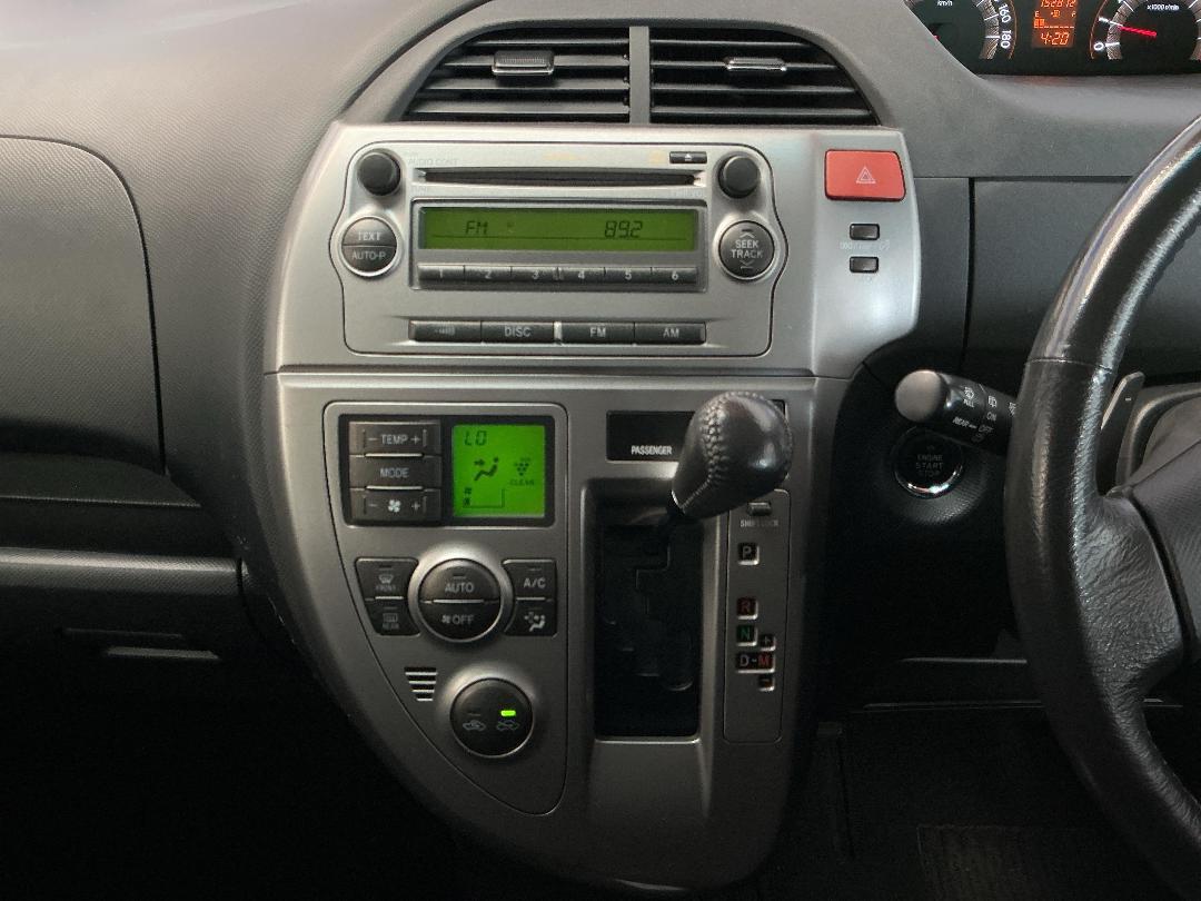 Photo '18' of Toyota Ractis Photo '18' of Toyota Ractis