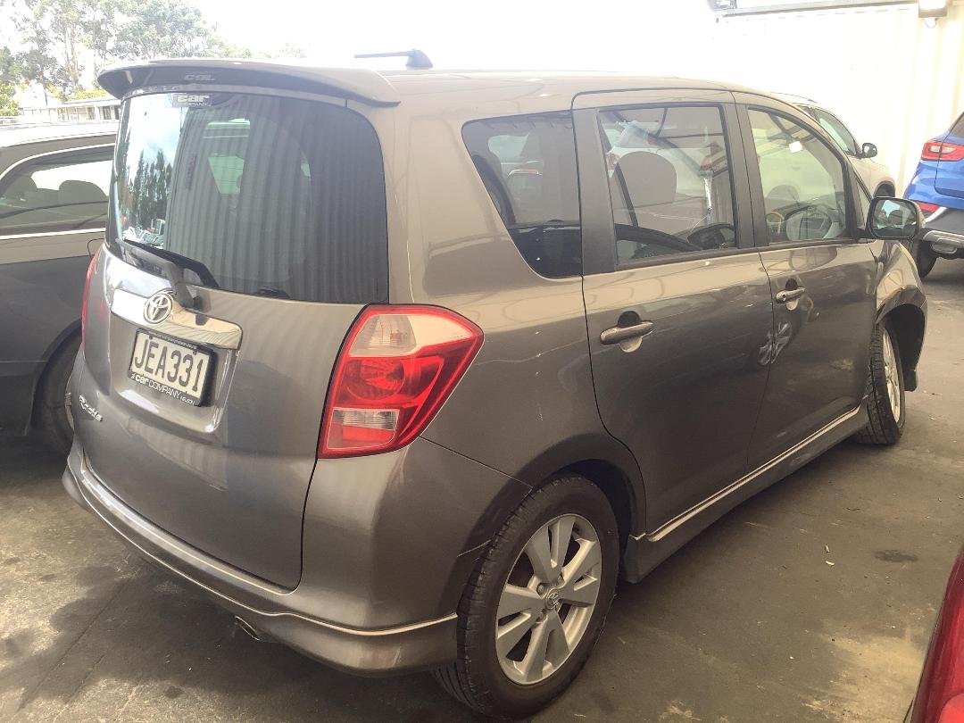 Photo '4' of Toyota Ractis