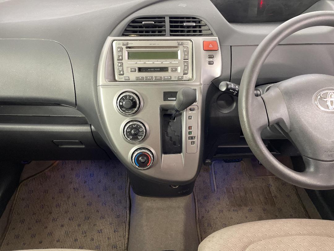 Photo '18' of Toyota Ractis