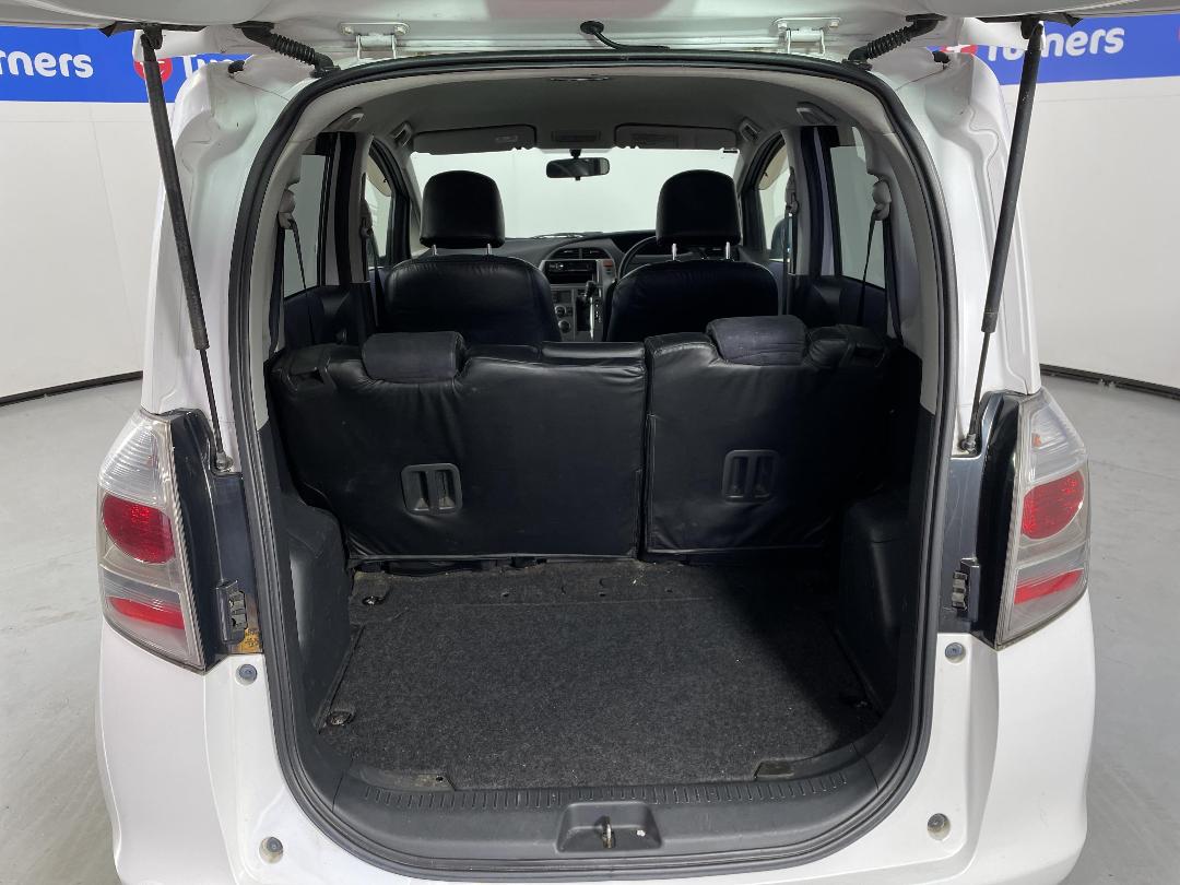 Photo '14' of Toyota Ractis