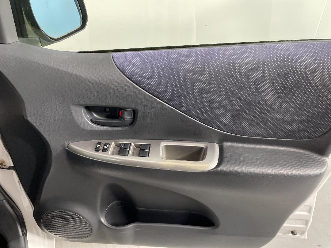 Photo '15' of Toyota Ractis