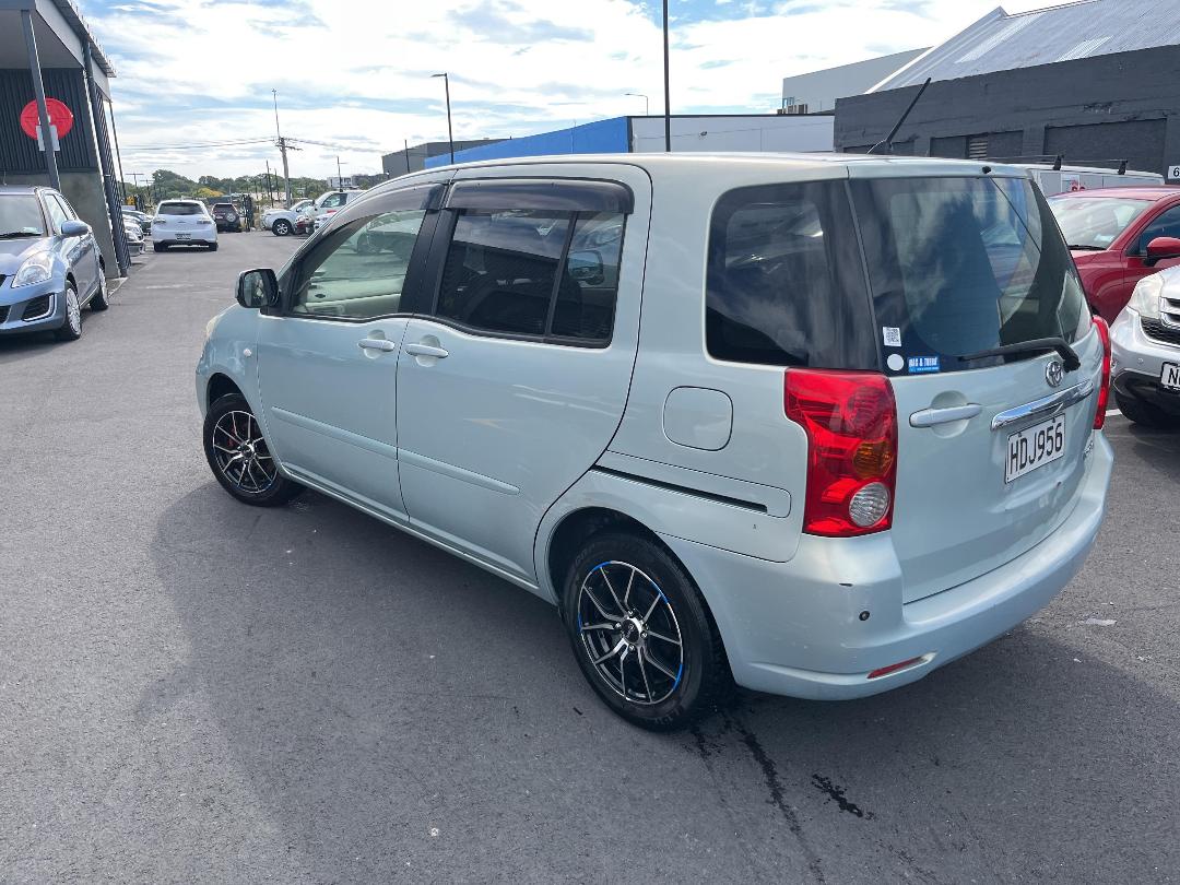 Photo '4' of Toyota Raum