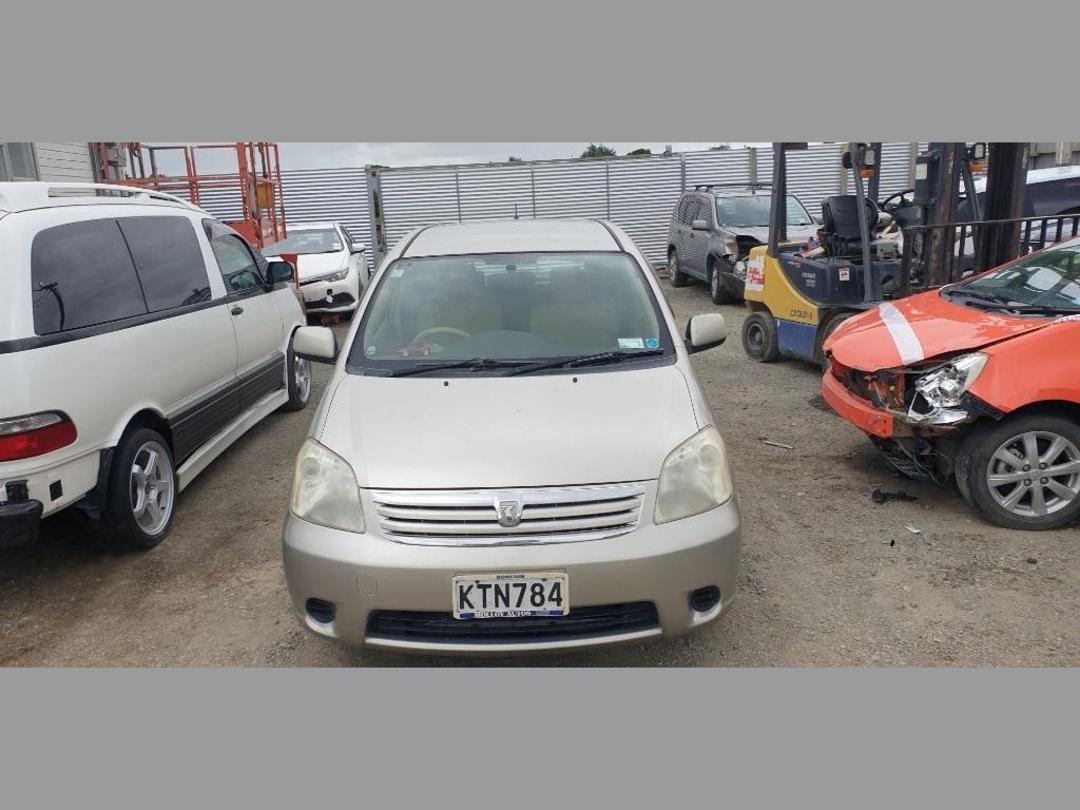 Photo '2' of Toyota Raum Photo '2' of Toyota Raum