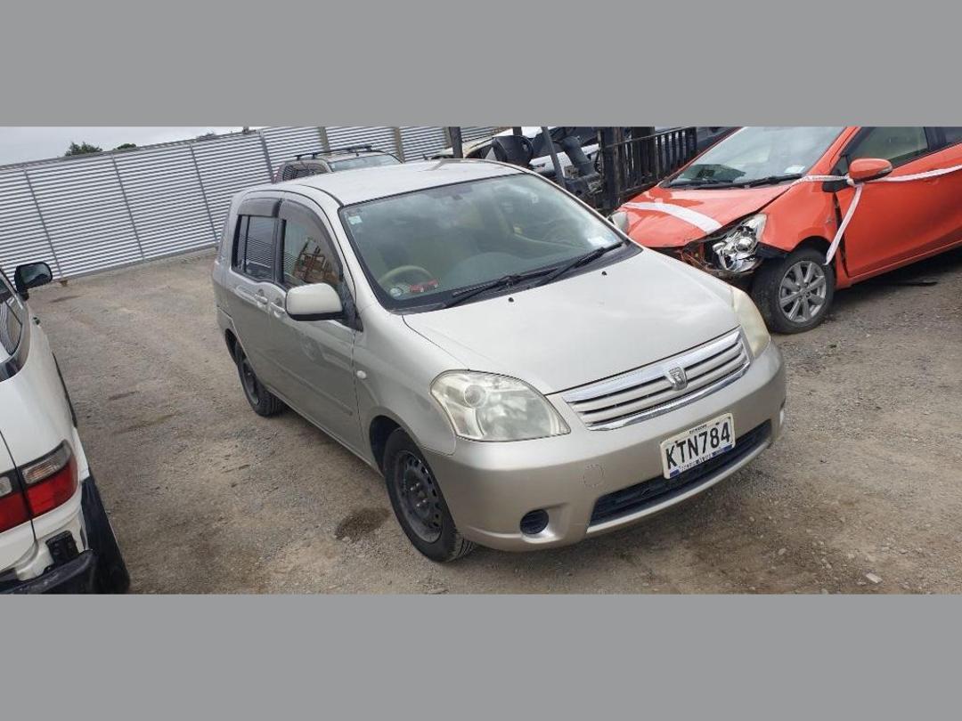 Photo '3' of Toyota Raum Photo '3' of Toyota Raum