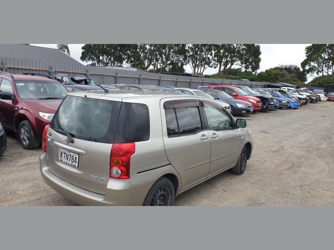 Photo '5' of Toyota Raum Photo '5' of Toyota Raum