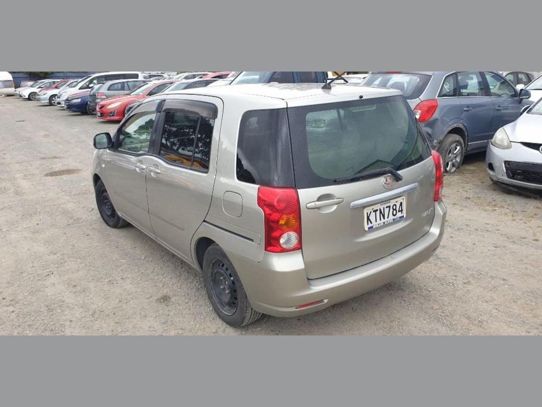 Photo '8' of Toyota Raum Photo '8' of Toyota Raum