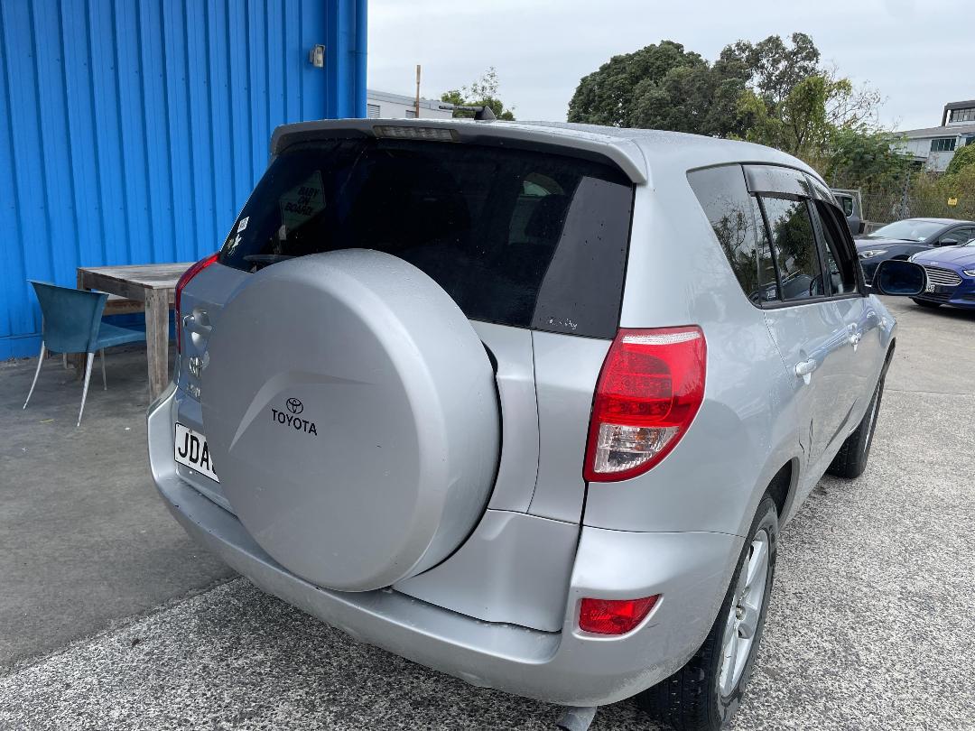 Photo '8' of Toyota Rav4