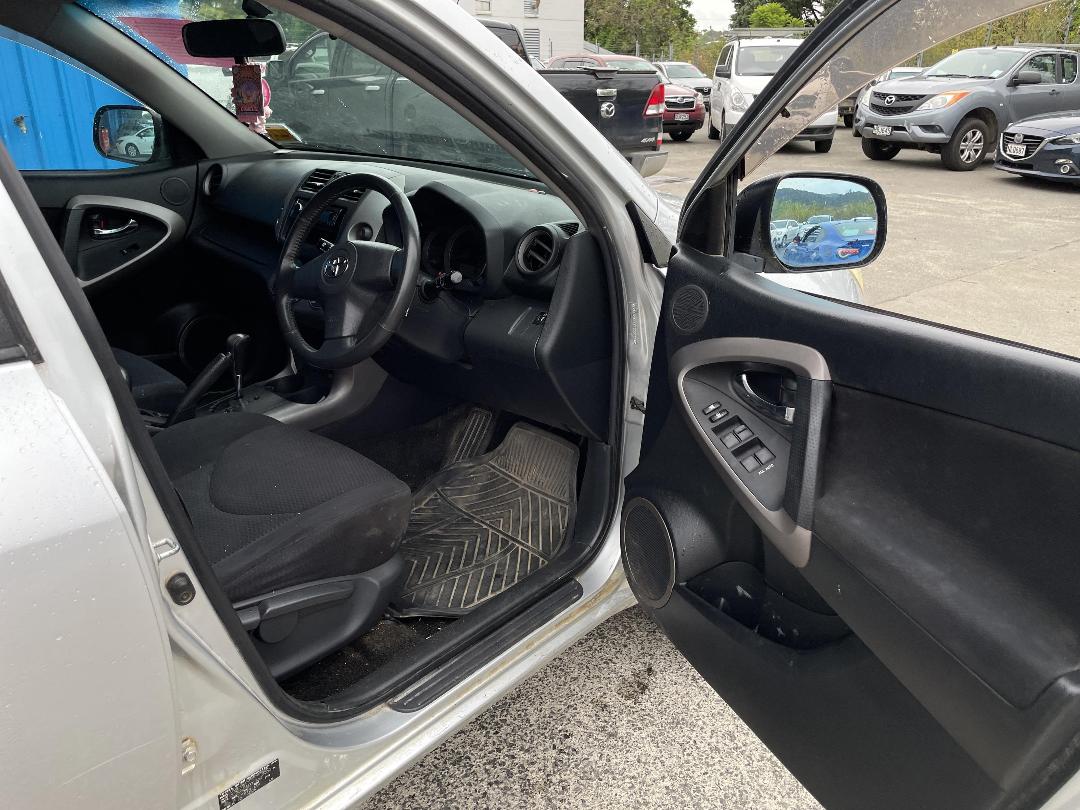 Photo '11' of Toyota Rav4