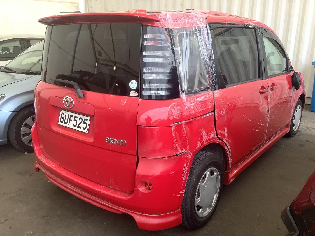 Photo '8' of Toyota Sienta Photo '8' of Toyota Sienta