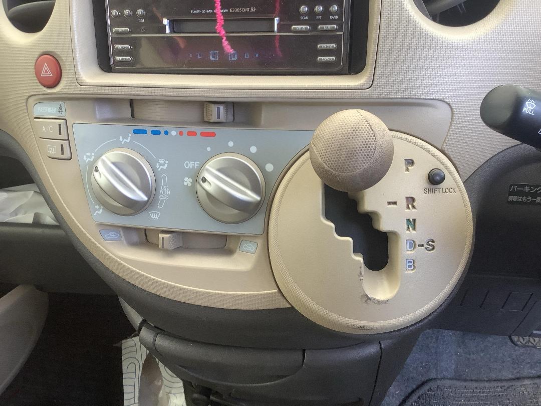 Photo '21' of Toyota Sienta Photo '21' of Toyota Sienta