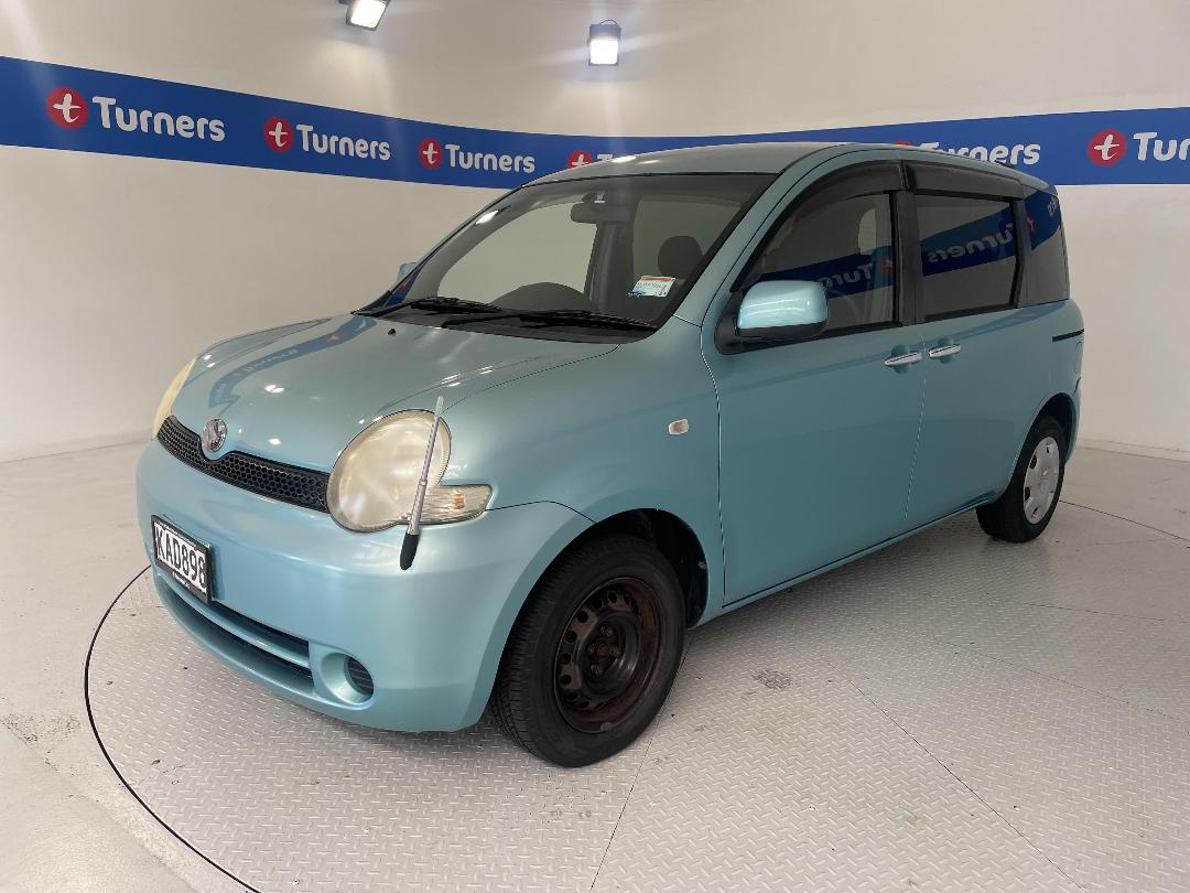 Photo '4' of Toyota Sienta