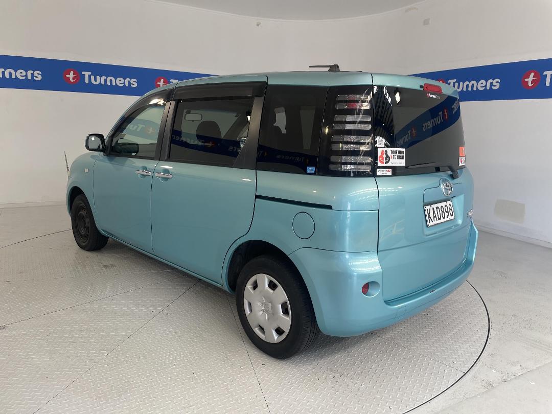 Photo '5' of Toyota Sienta